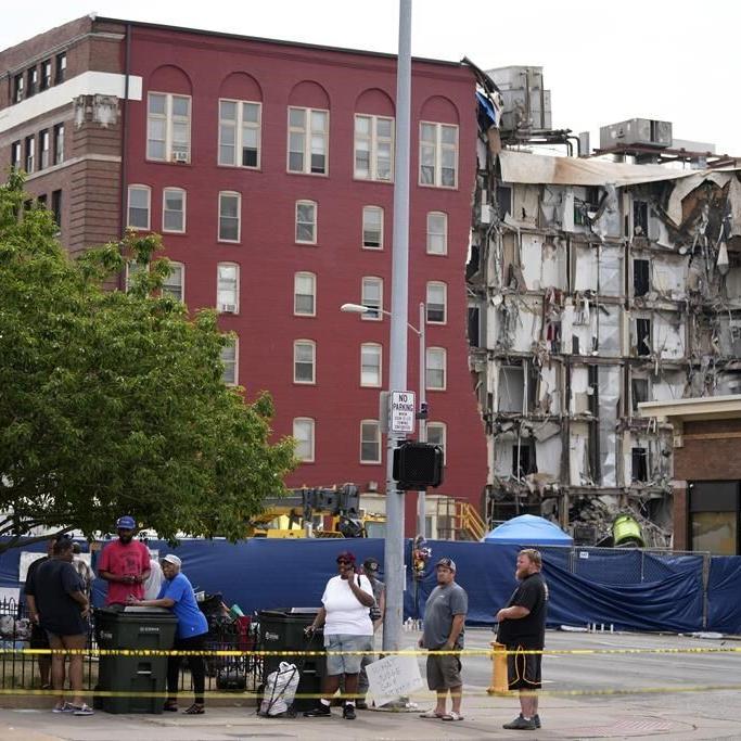 Crews begin demolishing remains of collapsed Iowa building